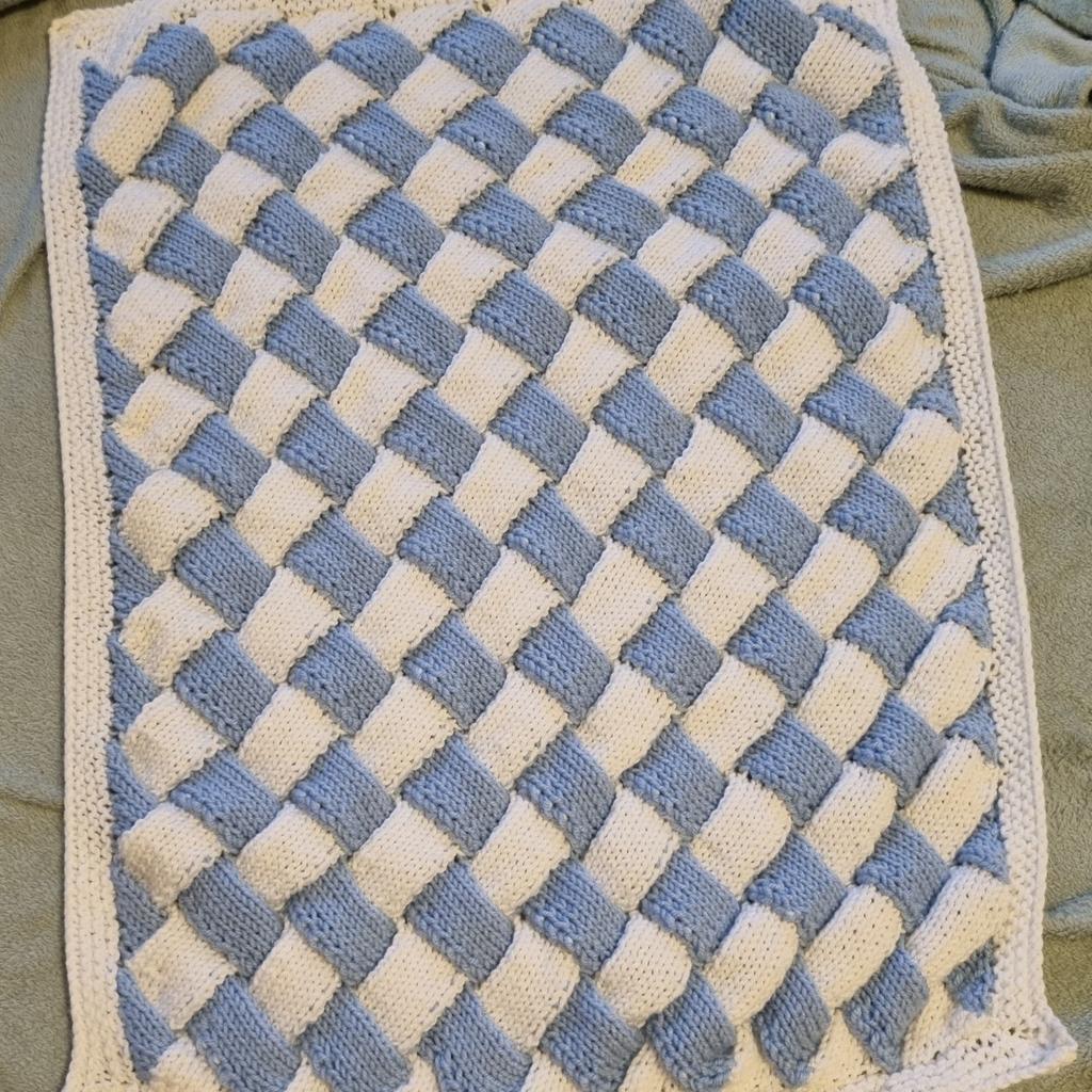 Chunky Blue & White Baby Blanket. 28.5" x 22". Makes a lovely edition to your babies pram or pushchair