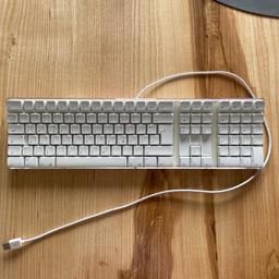 Verkaufe ein Apple Keyboard in weiß im gebrauchten Zustand.

Funktioniert einwandfrei.

AMERIKANISCHE TASTENANORSNUNG

Der Verkauf erfolgt unter Ausschluss jeglicher Gewährleistung.