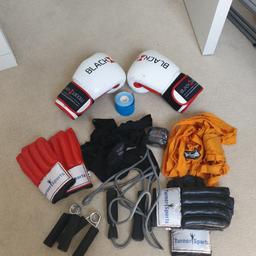 boxing stuff

10oz gloves wraps x2
hand grips
kinesiology tape
skipping rope
sparing gloves x2

all from a smoke and pet free home and hardly used!

please check out my other items too