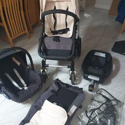 Bugaboo cameleon pushchair, car⁸rycot and maxi cosi car seat set. Comes with car seat adaptors and rain cover. Good condition.
Reasonable offers accepted .