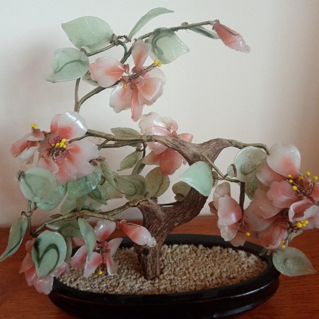 Lovely vintage decorative Oriental bonsai tree in good used condition. It stands approx 10 inches high x approx 11 inches wide. Collection only from Stourbridge. Delivery /postage not available.