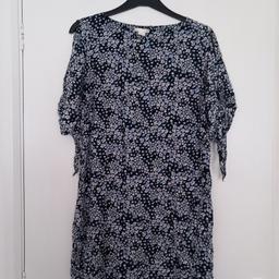 A lovely tunic dress look fab with some white cropped leggings.