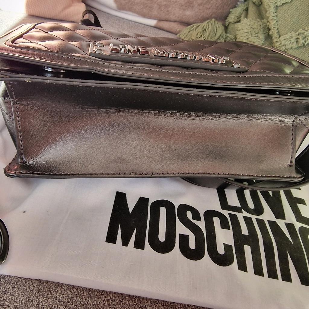 Nie getragene Tasche der Marke MOSCHINO

Da Privatverkauf kein Umtausch oder Rückgaberecht!
Versand möglich