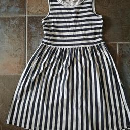 Hübsches Sommerkleid in Ringeloptik weiß und dunkelblau.
Versand bei Portoerstattung für 1,95 Euro möglich. Privatverkauf ohne Rücknahme oder Garantie.
