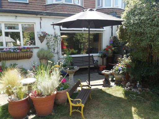 Buy & Sell Surrey Elmbridge - Photos for Garden umbrella