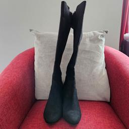 As the title states. These boots are unworn and brand new.

Buyer collects between Angel and Old Street.

All communication will be kept on Shpock.

 If you choose more than one item that I am selling I will give you a good deal.