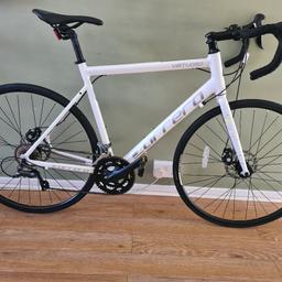 carrera virtuoso cyclo-cross bike with 700c wheels with tektro mechanical disc brakes, 16 speed claris gears, 22" 56cm L frame, In excellent used condition, serviced & fully cleaned, CHECK OUT MY OTHER AVAILABLE BIKES FOR SALE, £315 ONO