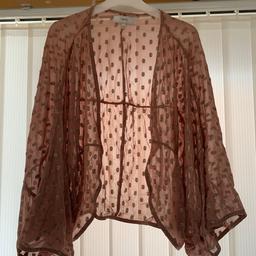 Ladies brand new beach cover bolero top
Nude with gold shiny speckles
Size s-m
10-14