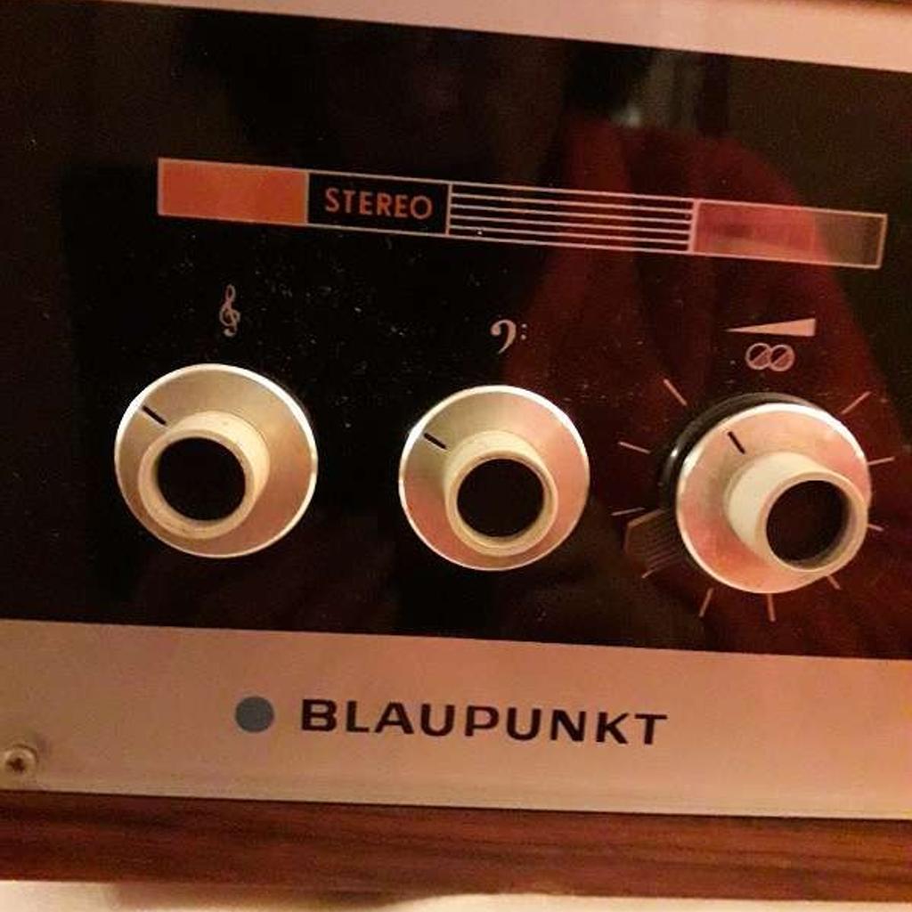 Verkaufe Alte Blaupunkt Bilbao Stereoanlage in Holzgehäuse mit 4 Lautsprecher in sehr gutem Zustand.
