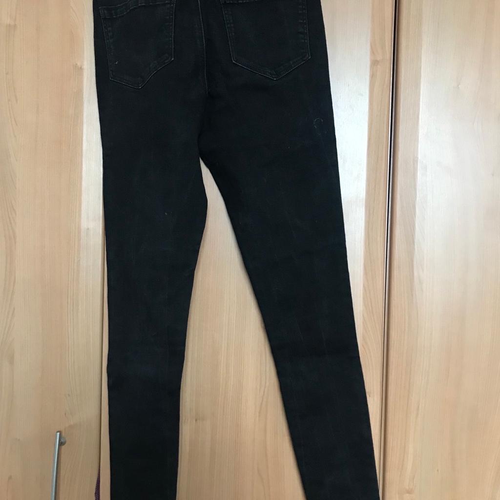 Miss Selfridge black skinny fit jeans.
Size 10
Worn but very good condition

Collection from Whitefield Manchester M45 or buyer to pay postage