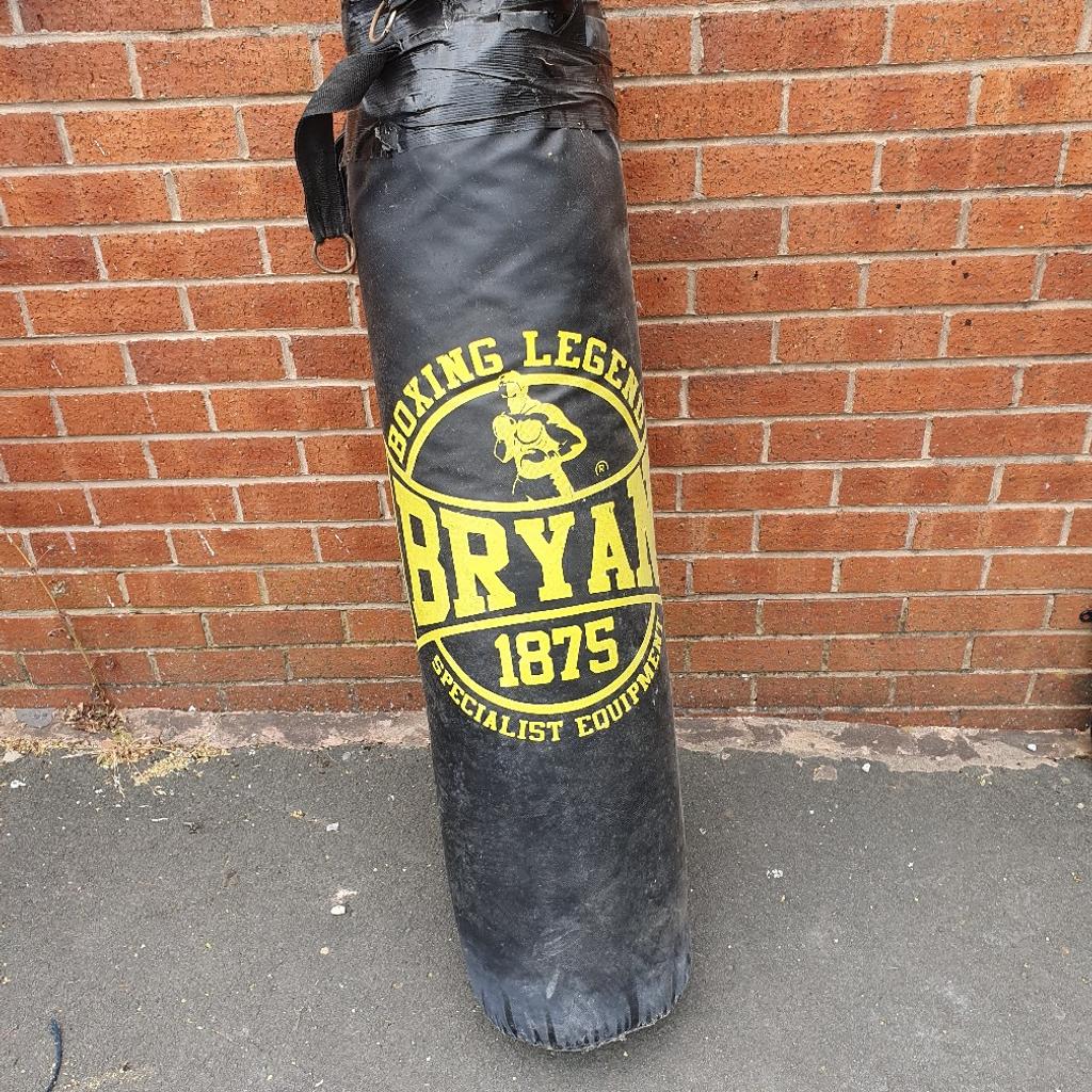 2 punch bags, blue is the light type which sits on a stand, the black is heavy and is used whilst hung up

Blue is 138cm long
black is 123cm long

£30 each

pickup from Whalley range area blackburn, might be able to deliver locally.