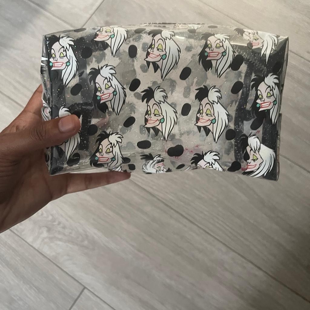 Skinny dip x Disney Cruella makeup bag in E2 London für £ 14,00 zum ...