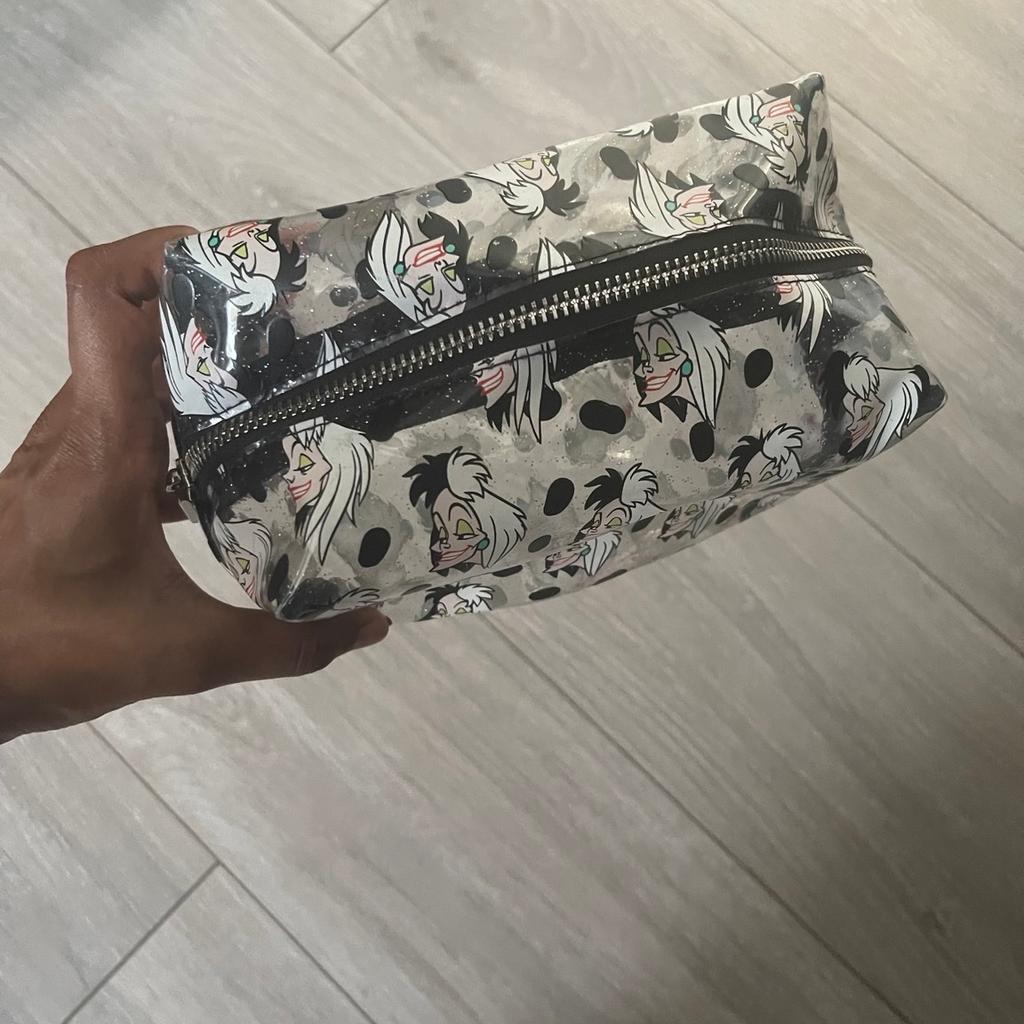 Skinny dip x Disney Cruella makeup bag in E2 London für £ 14,00 zum ...