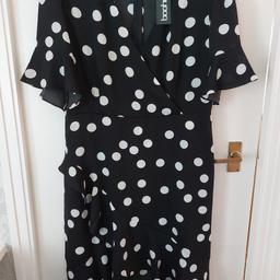 New with tags from boohoo high/low black with white spots dress partly lined bought for a party but didn't wear it
Size 18