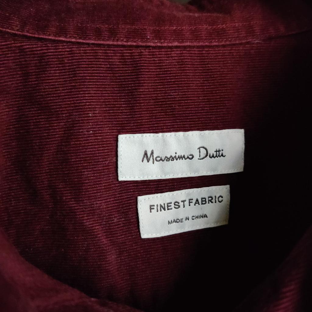Ich verkaufe ein neuwertiges Hemd der Marke Massimo Dutti in Größe XL in einem schönen dunkelrot/weinrot. Der Stoff ist sehr leicht geriffelt und extrem weich/samtig.