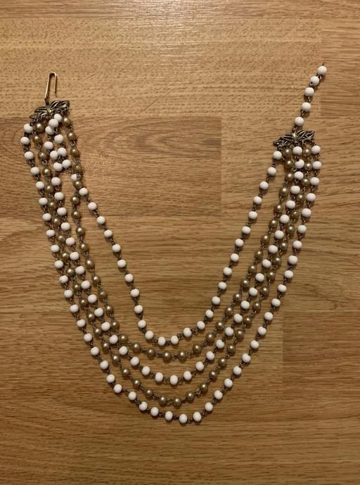 Buy & Sell Surrey Guildford - Photos for Vintage white and pale gold necklace