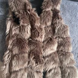 Brown faux fur gilet
Uk 12
Hardly worn