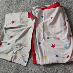 George home kids bedding set
2 piece. Pillow case and Duvet covet
Lovely star design. Small blemish st the bottom may wash out not sure see pic
Size approx 110 cm by 140 cm
52% polyester and 48% cotton
Smoke free home