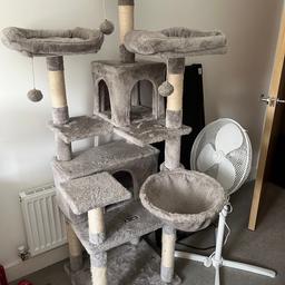 Used cat tree

Had for a few years so has wear and tear of having a cat use it. Still in good shape and nothing broken other than having a used scratching post

Originally brought off Amazon for £85