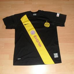 Biete hier ein älteres Borussia Dortmund Trikot in Gr.S an. Es ist aus der Saison 2008/2009. Hinten ist es schlicht schwarz. Das Trikot ist in einem hervorragendem Zustand, da es höchstens zwei mal getragen wurde.

Abholung oder zzgl. Versand