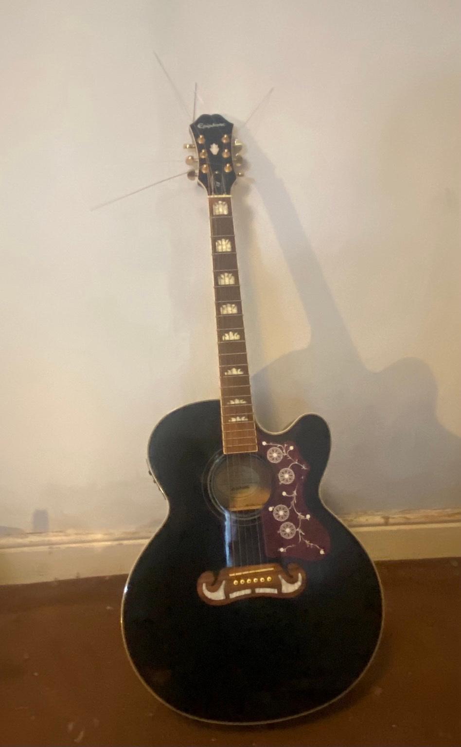 Epiphone electro-acoustic Guitar j-200 black in TS20-Tees for £320.00