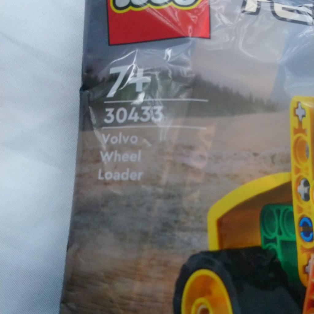 Lego Technic Volvo wheel loader 30433.
Brand new never opened.
I have four available.
Sold as seen, collection only.
Please check out my other listings too as I have lots of other items for sale.
