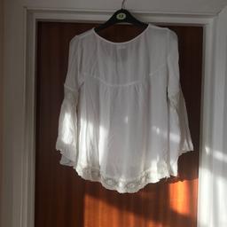 Lady’s like new hollister top size medam like new