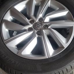 Verkaufe originale VW Alufelgen Lochkreis 5×100. Passen auf diverse Fahrzeuge von V.A.G. Es sind Michelin Reifen drauf 2 sind neu keine 500km gefahren alleine die 2 Reifen haben 180€ gekostet