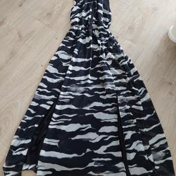 Maxi Kleid gr.36 mit 2 Schlitzen  vorne,
Luftig Leicht
schwarz-creme