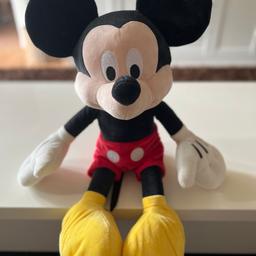 Disney Mickey Mouse 
Ca.61cm groß
Saß nur auf dem Schrank 
Nur Abholung möglich