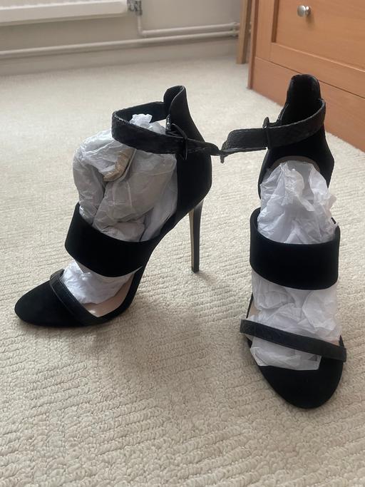 Buy & Sell Neath Port Talbot - Wales Neath Abbey - Neath Port Talbot - Photos for Black high heel shoes