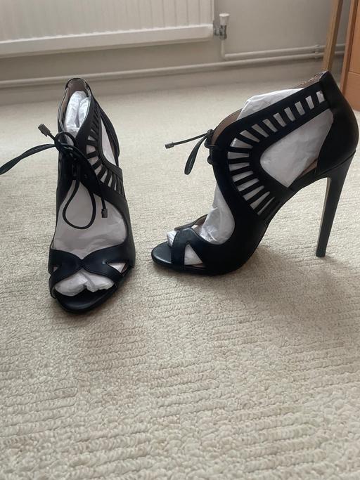 Buy & Sell Neath Port Talbot - Wales Neath - Neath Port Talbot - Photos for High heel shoe