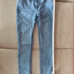 Hier eine neue, kaum getragene Jeans von der Marke Levi’s 710 Super Skinny, in Größe 25, Maße siehe Bilder! Versand extra!!!!