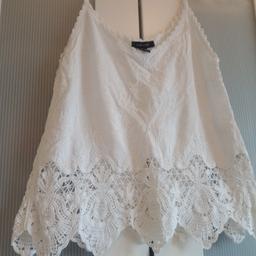 lovely white top in great condition.
pick up only.
wednesbury.
ws10 9pz .
Have a look at my other items.