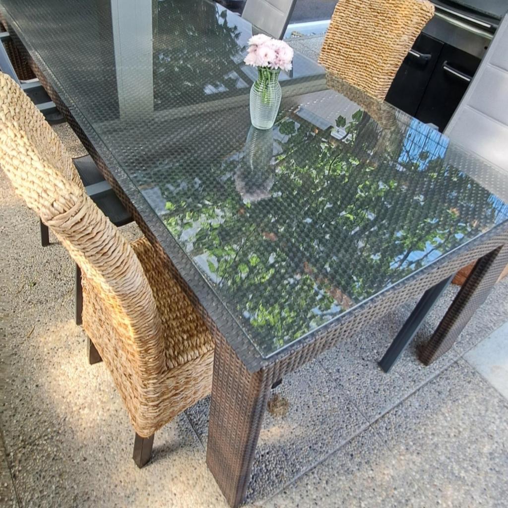 großer Gartentisch mit Glasplatte in 6800 Stadt Feldkirch für € 140,00