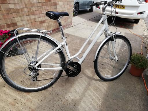 Buy & Sell Lincolnshire West Lindsey - Photos for Giant Cypress ladies bicycle.