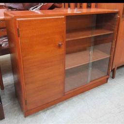 TEAK VENEERED CUPBOARD
glass sliding doors
width 40" depth 11" Height 41.5"
PICK UP MATCHBOROUGH WEST REDDITCH B98 OR CAN DELIVER LOCALLY FOR FUEL