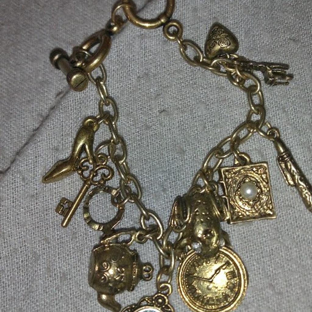 alice in wonderland charm bracelet. worn a few times. perfect for Christmas