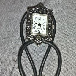 vintage style watch. needs a new battery. perfect for Christmas