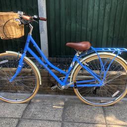 Victoria Pendleton ladies bike. Only rode once. Leather seat and handles. Basket at front.