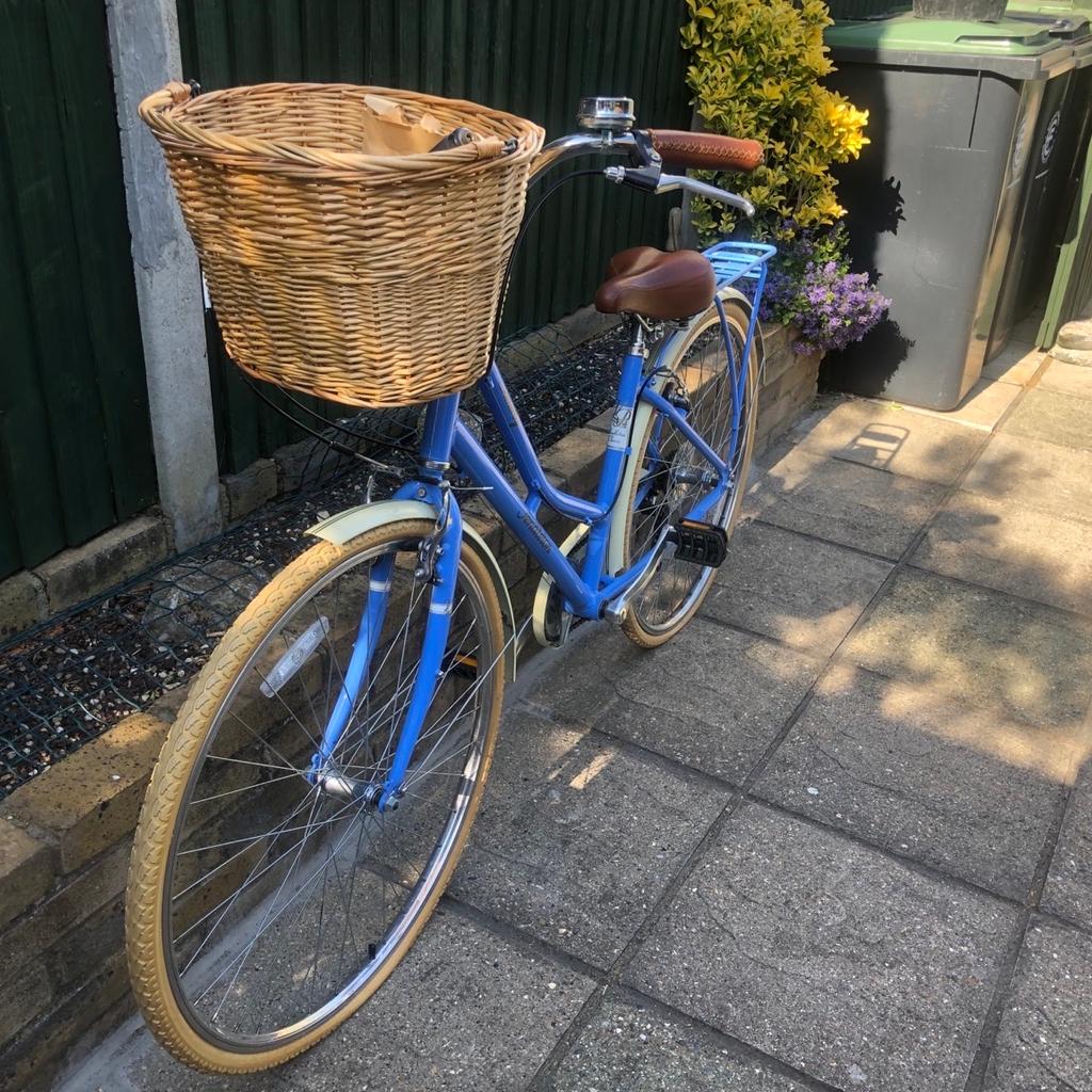 Victoria Pendleton ladies bike. Only rode once. Leather seat and handles. Basket at front.