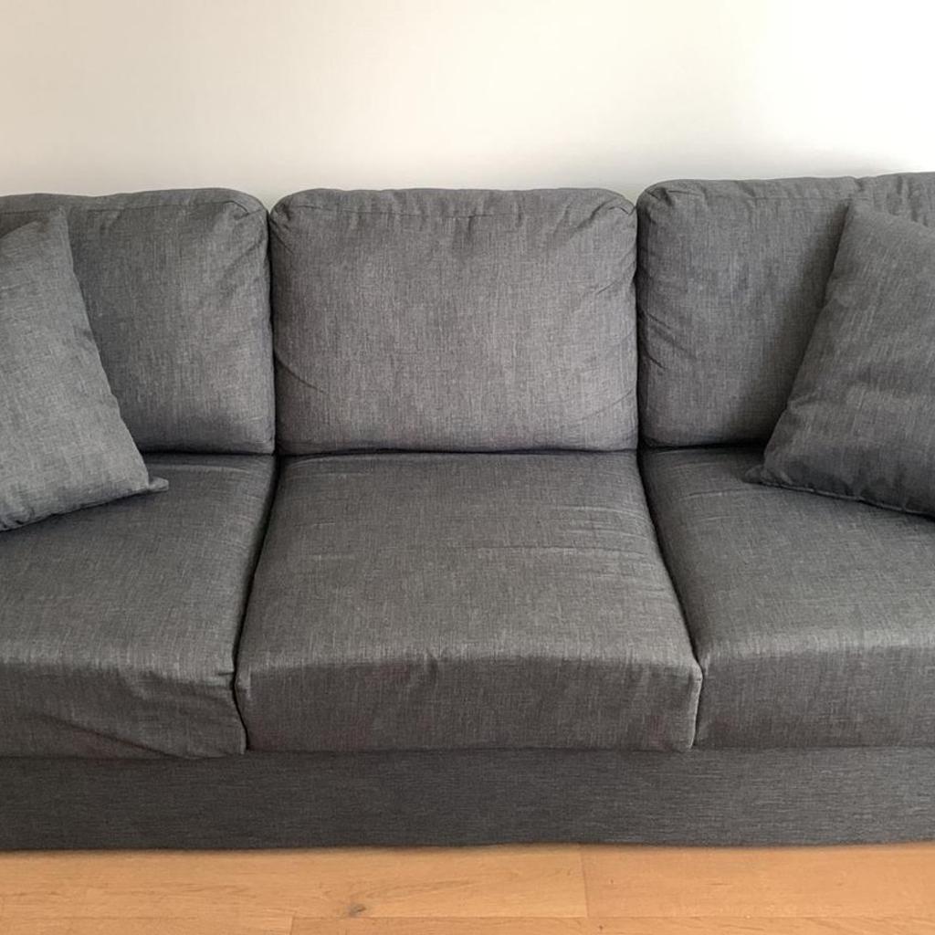 Three seater grey nabru sofa in SW6 London für £ 150,00 zum Verkauf