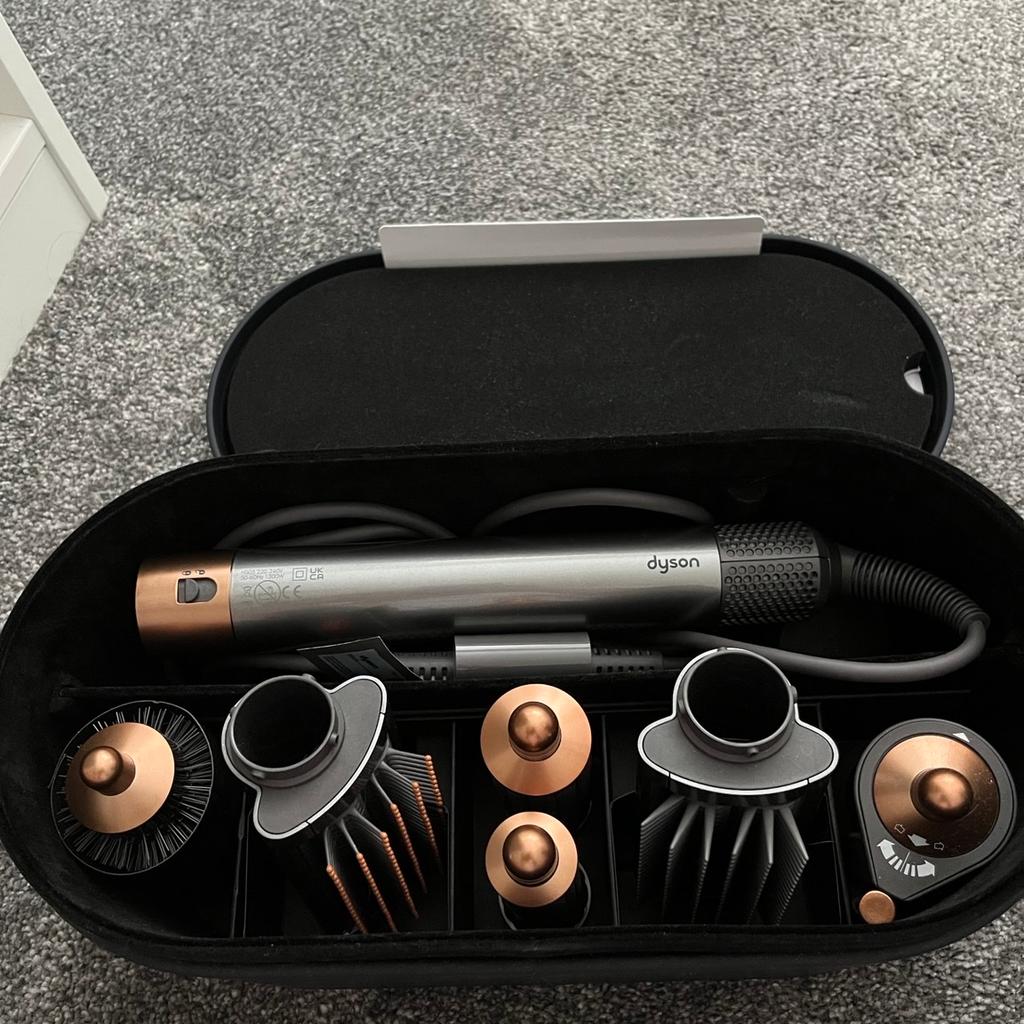 Dyson Airwrap Complete in RM7 London für £ 230,00 zum Verkauf Shpock AT