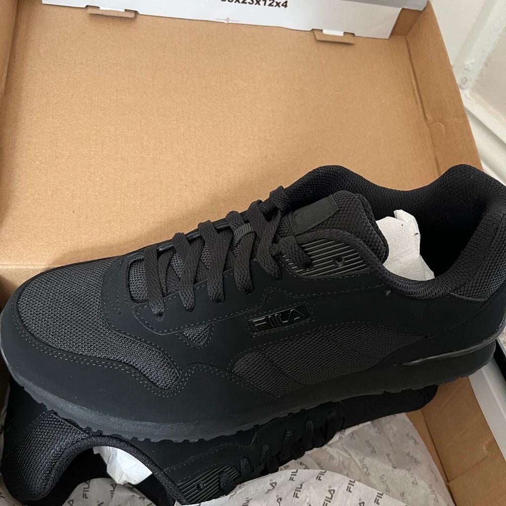 Size 9 brand new black Fila trainers still in box
Purchased from JD Sports 2 pairs available