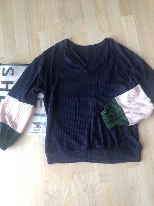 Buy & Sell West London Hounslow - Photos for Brand new Shein colorblock lantern sleeve tee