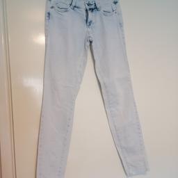 Light blue jeans
Split at the back with zips
Size 6
Ok condition

ALL payments are DONATED to the PEPPERS PET RESCUE 🥰