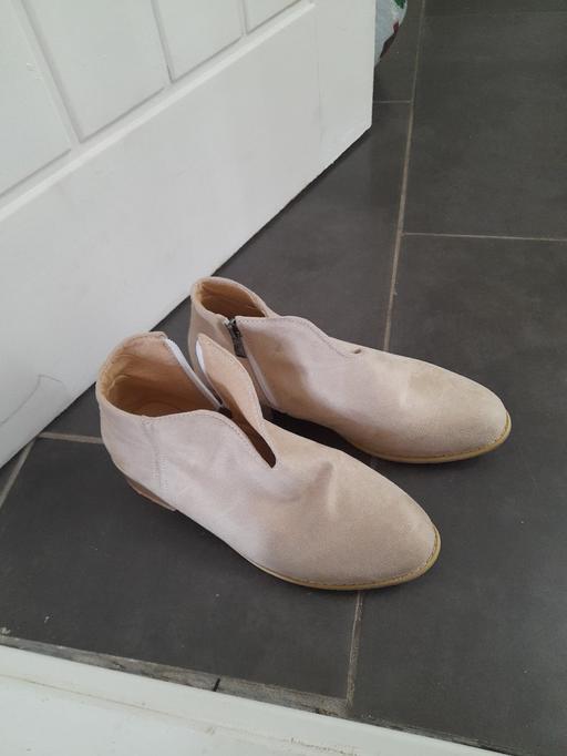 Buy & Sell West Midlands Wolverhampton - Photos for flat boots about 5 to a 6..