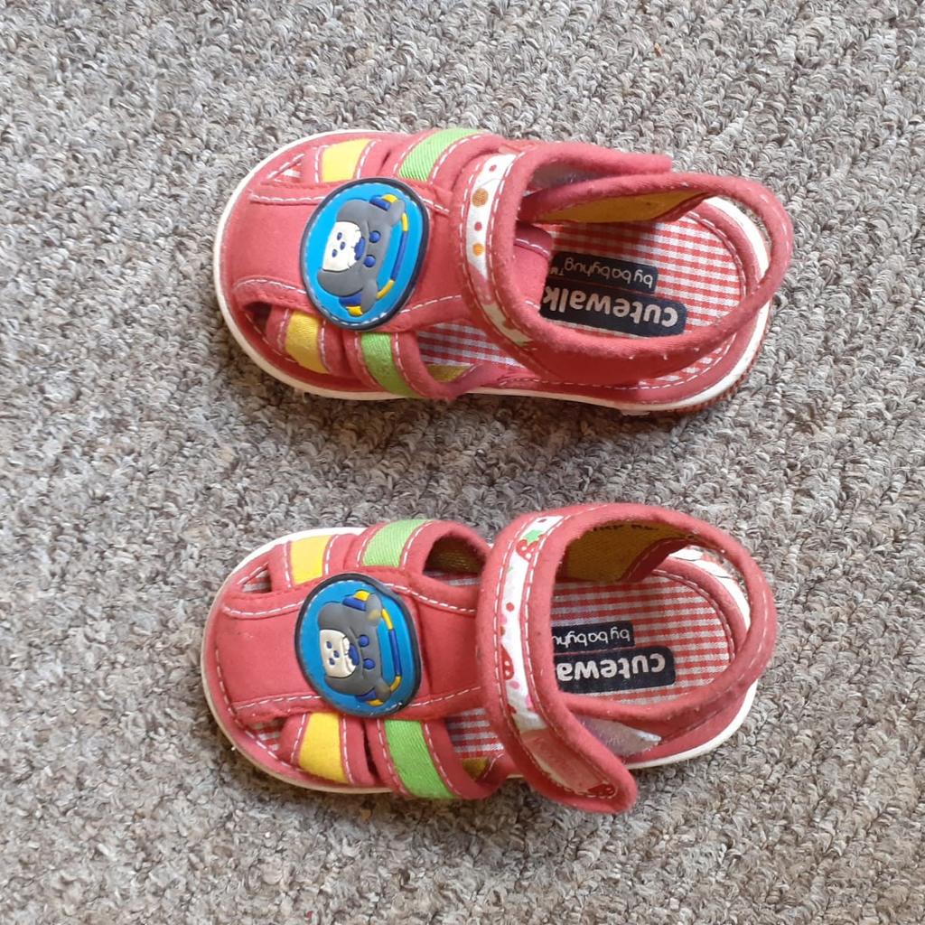 Baby first shoes ideal for 5 months to 2 years with adjustable strap
Hardly used a couple of times .

Open to Offers