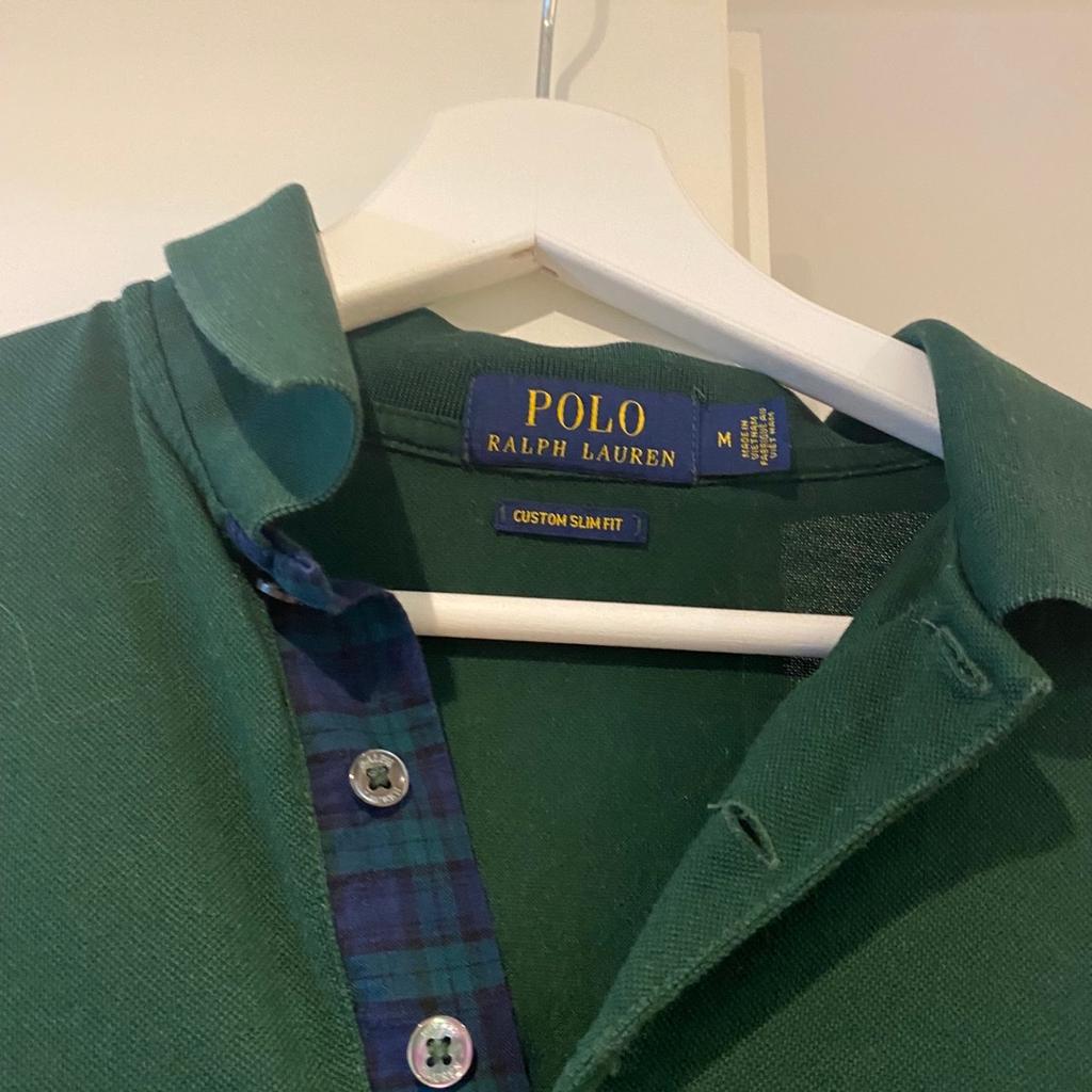 Poloshirt aus Baumwolle in dunkelgrün/ Größe M/ keine Mängel / Maße aus Fotos zu entnehmen/ Passform : Custom Slim Fit/ 100% Baumwolle/ Neupreis 129,90€