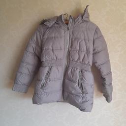 A fantastic light grey coat suitable for a 12 Yr old. All zips working beautifully. The fully lined coat is washable at 40°
The hood is detachable. Only selling as my daughter has grown so quickly.